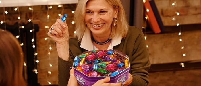 【Flash Sale】Assorted Christmas Chocolate Tubs Selection - Pack of 5 - Bulk Buy of Roses, Heroes, Quality Street, Celebrations Chocolate Pralines & 1 Terry's Orange Chocolate with Topline Card for Chocolate Gifts